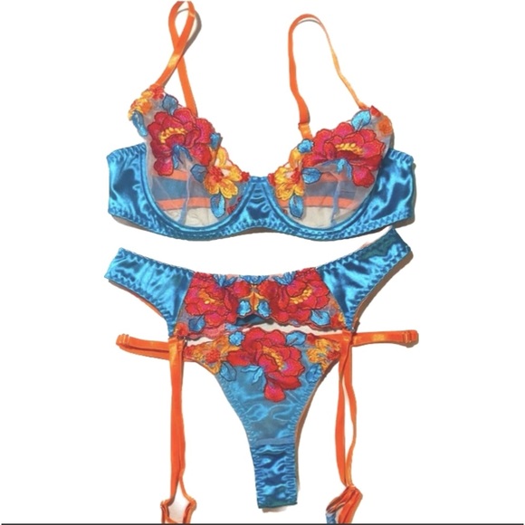 Sexy Embroidered Bra set - Picture 2 of 4